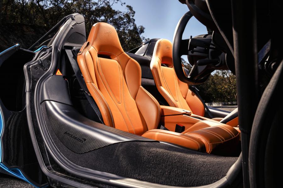 Интерьер McLaren 720S Spider 2019 года  (AU) (фото 3 из 18)
